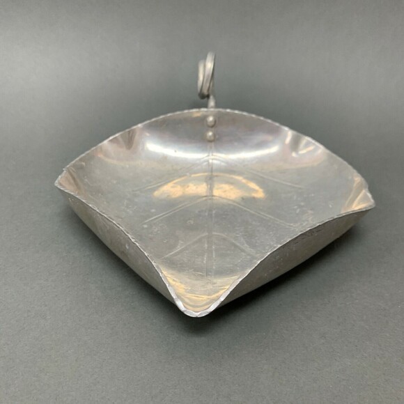 Buenilum Aluminum Leaf Serving Tray Hand Wrought Hammered 9 x 7 3/8 x 3 high - Picture 5 of 7